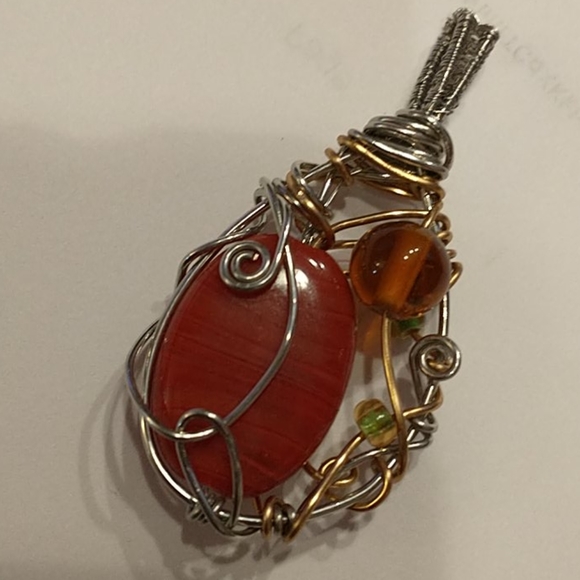 🇨🇦 Wire Wrapped Pendant